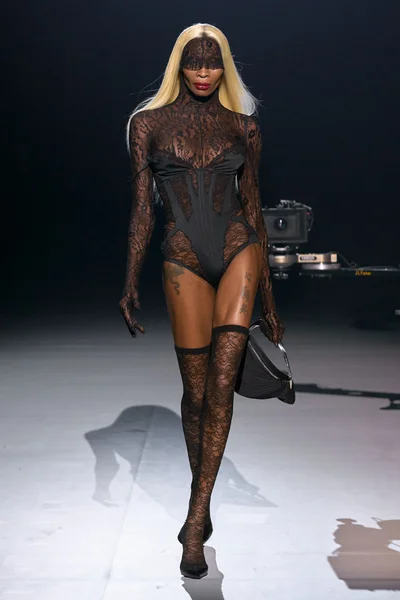 Look 18